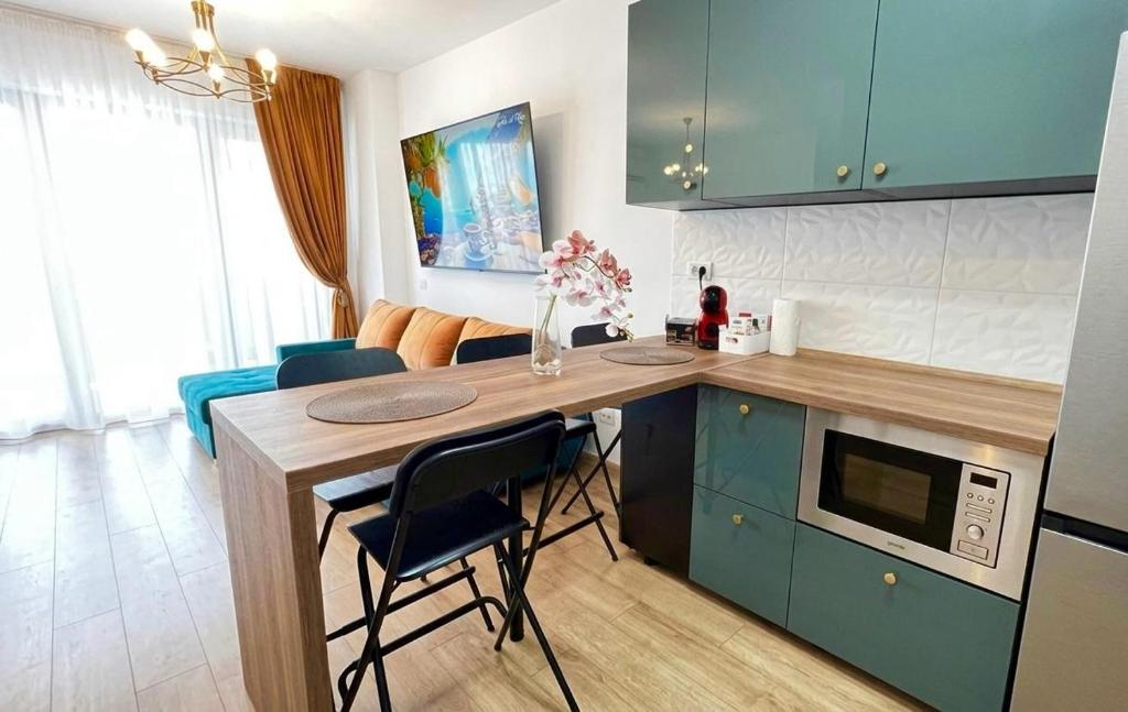 a kitchen with a counter and a table with chairs at Saturn ROOMS in Saturn