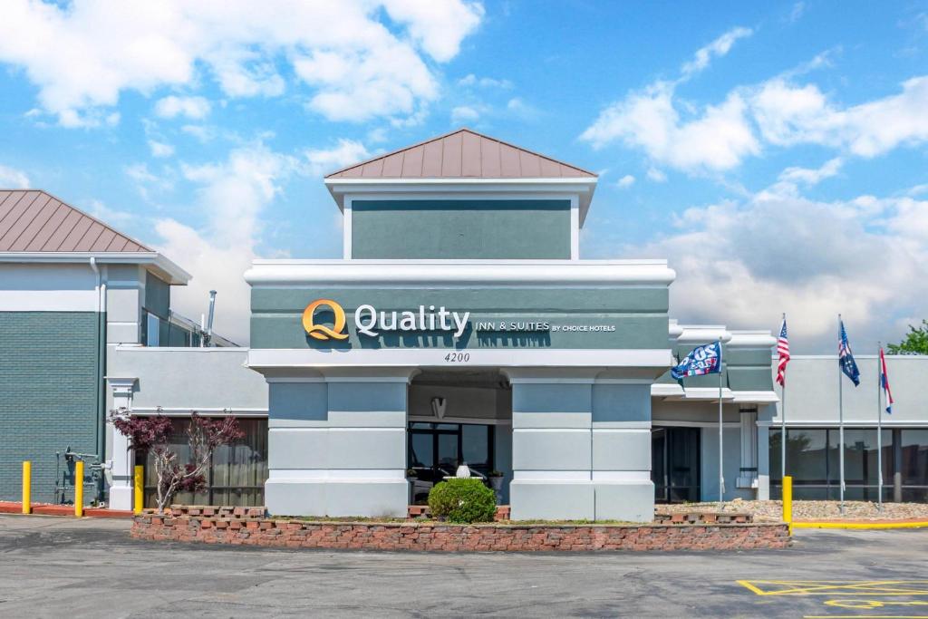 a curiety pharmacy building with flags in front of it at Quality Inn & Suites Kansas City - Independence I-70 East in Independence