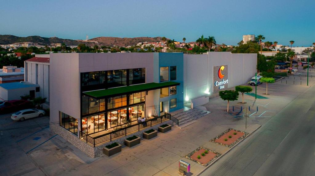 an overhead view of a building on a city street at Comfort Inn Hermosillo Pitic in Hermosillo