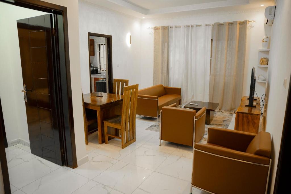 a living room with a couch and a table at Appart Congo- Brazza - Av de la paix in Brazzaville
