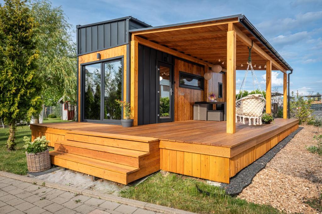 a tiny house with a deck with a grill at tiny house Eisingen in Eisingen