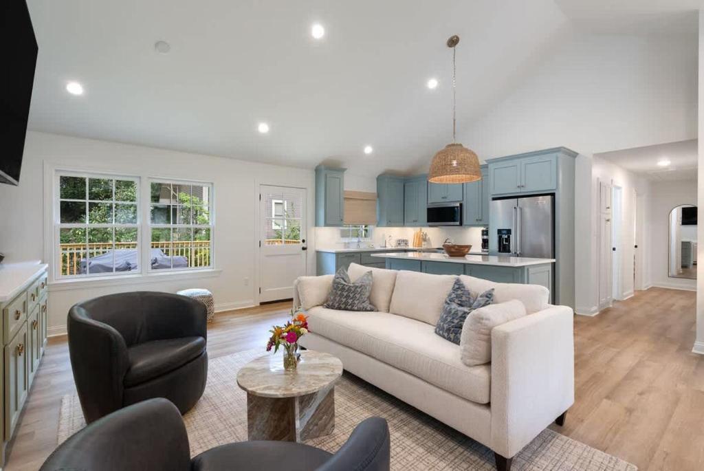 a living room with a couch and chairs and a kitchen at Family Friendly 4BR Oxford Home Near The Square in Oxford