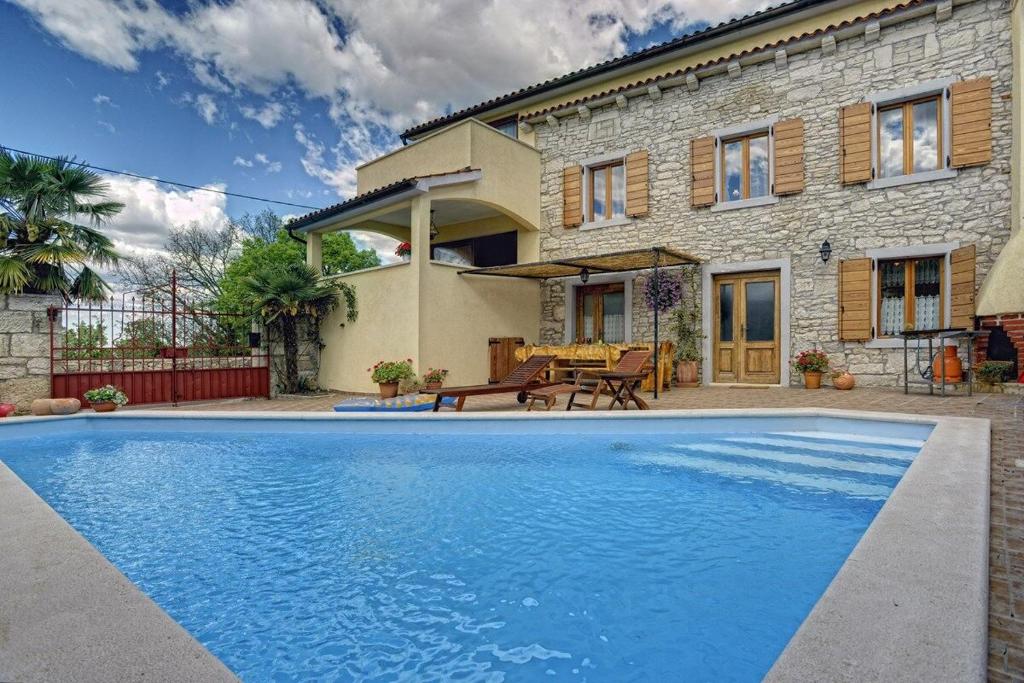 a house with a swimming pool in front of a house at Villa Dea in Svetvinčenat