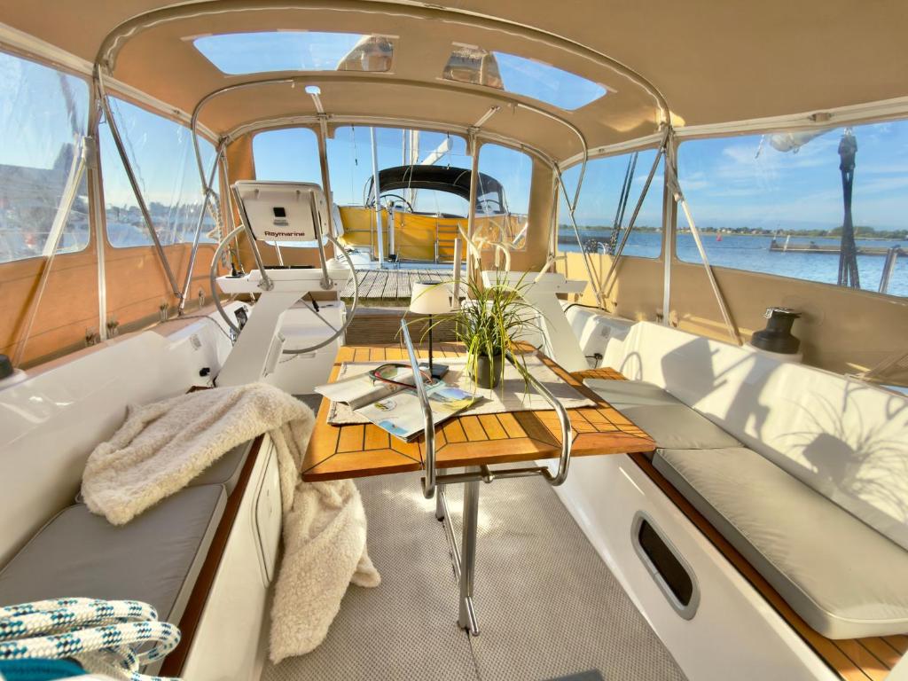 a boat with a table in the middle at Hausboot Segelyacht Nui in Burgtiefe auf Fehmarn 
