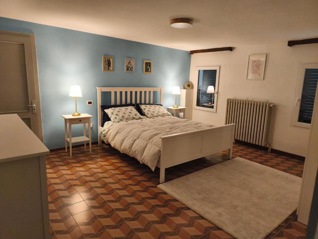 a bedroom with a bed and two tables and two lamps at Civico 18 in Caposotto