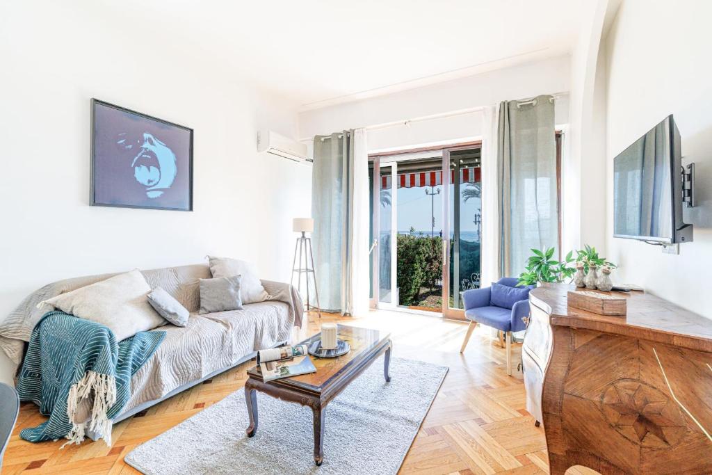 PROM 193-C - Apartement in Front of the sea 2 rooms with terrace and garden