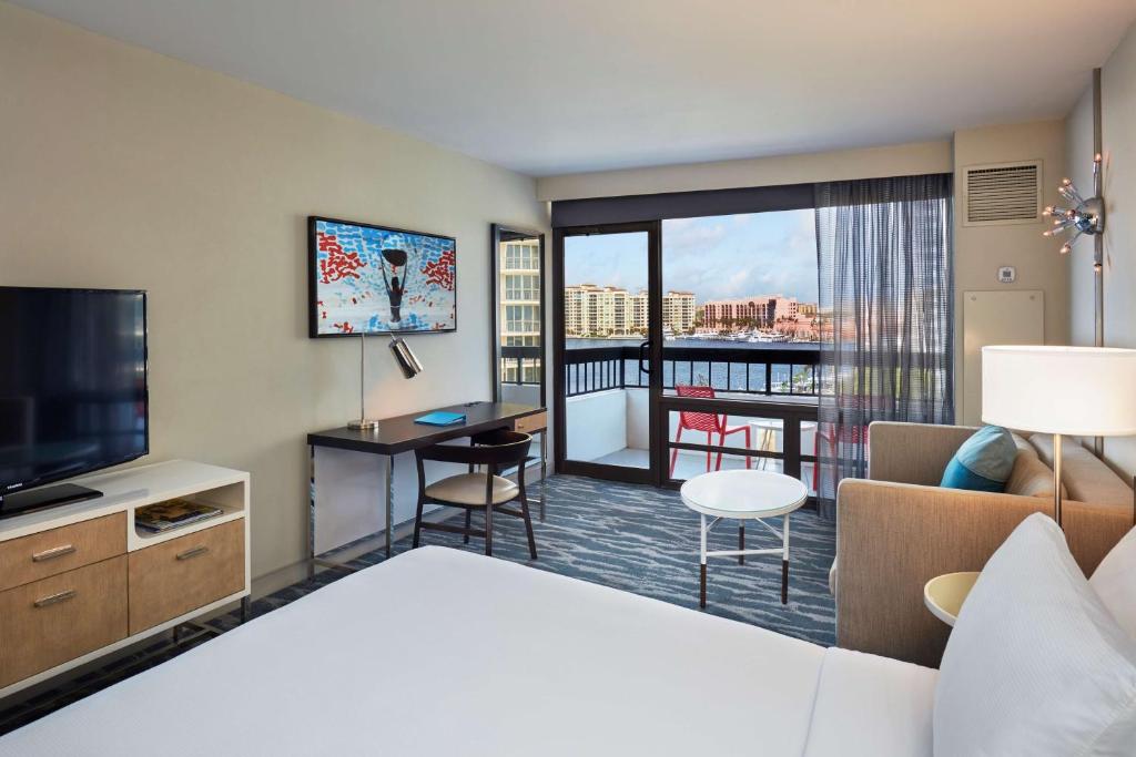 Waterstone Resort & Marina Boca Raton, Curio Collection by Hilton - 
