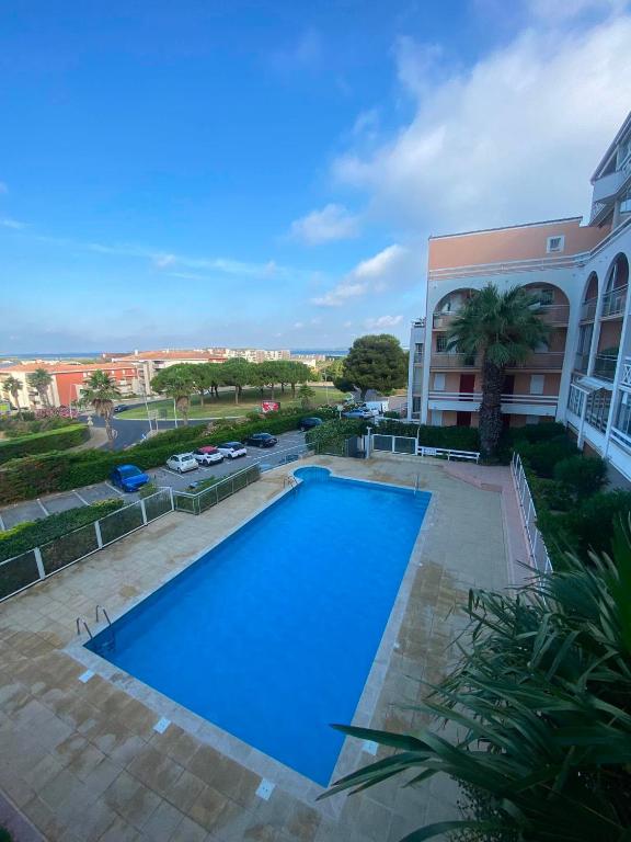 Appartement T2 cabine, clim, piscine, parking, terrasse privee
