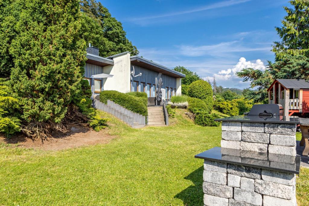 an exterior view of a house with a yard at Bergpanorama Ruhla in Ruhla