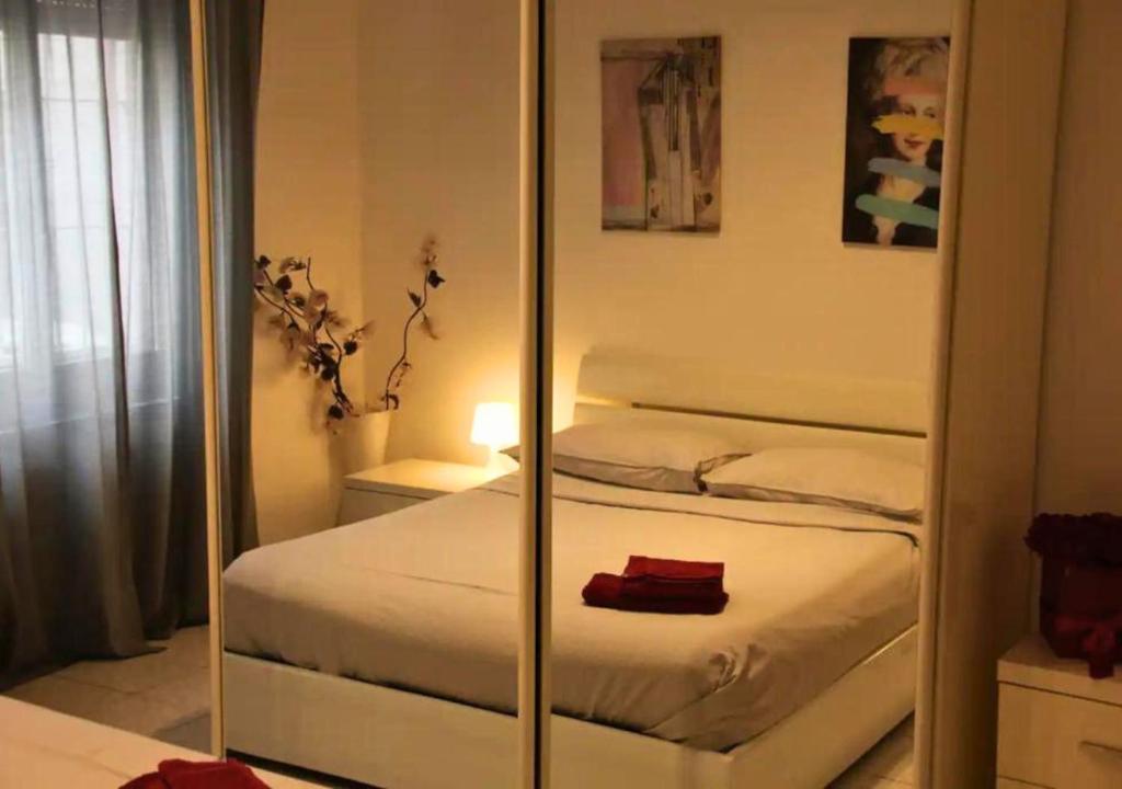 a bedroom with a mirror with a bed in it at Casa Calipso in Melzo