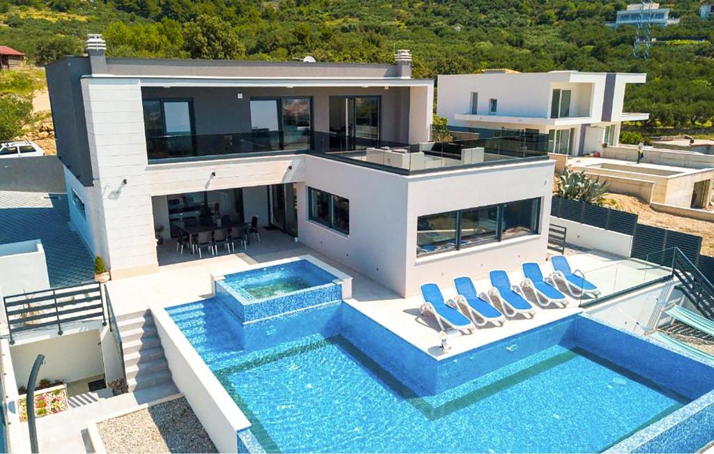 Pet Friendly Home In Makarska With Sauna
