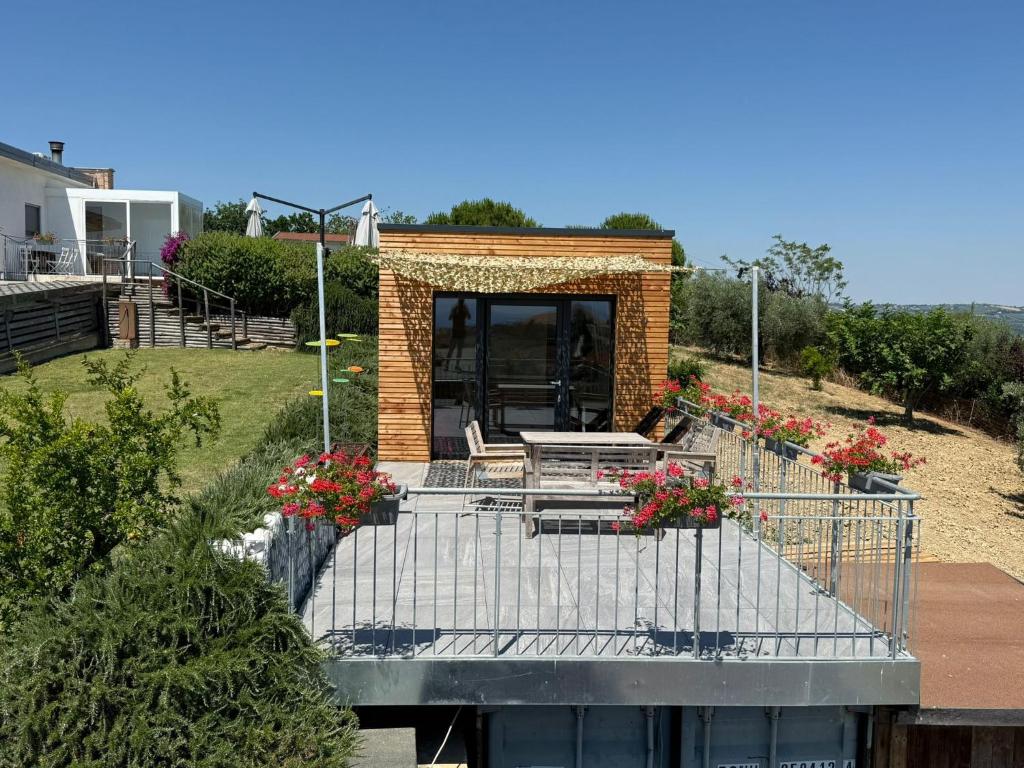 a small house with a balcony with flowers on it at Villa Borsacchio in Roseto degli Abruzzi