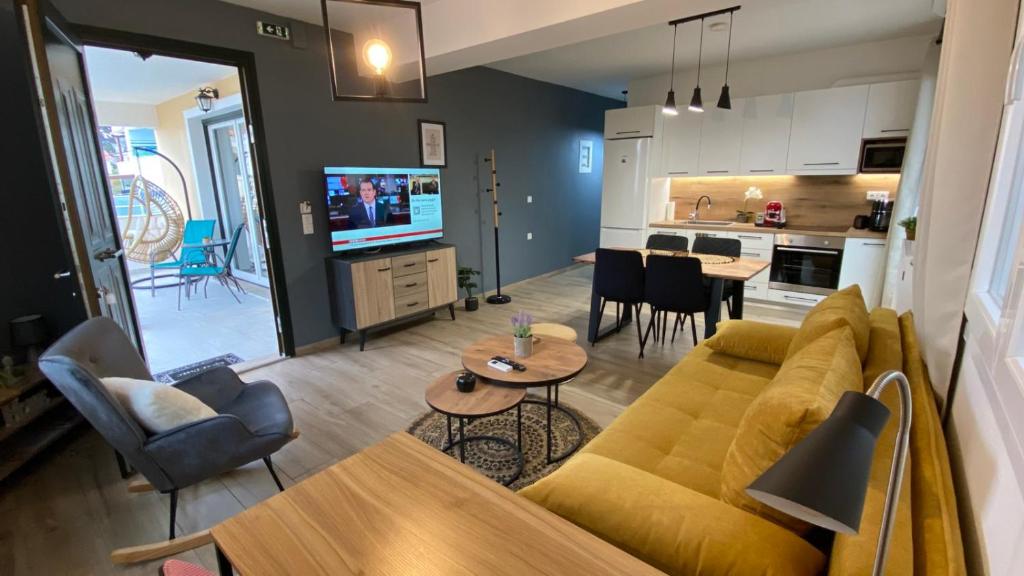 Garden Seaview Luxury Apartment with private parking