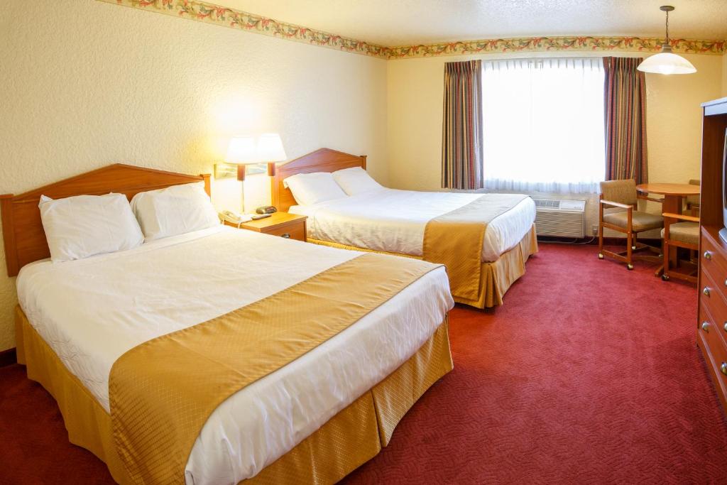 Postel nebo postele na pokoji v ubytování Murphys Suites