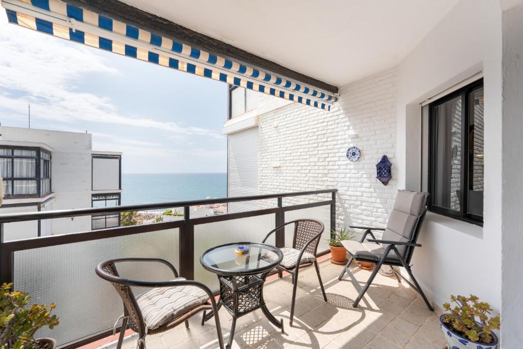 Comfortable First Line Apartment