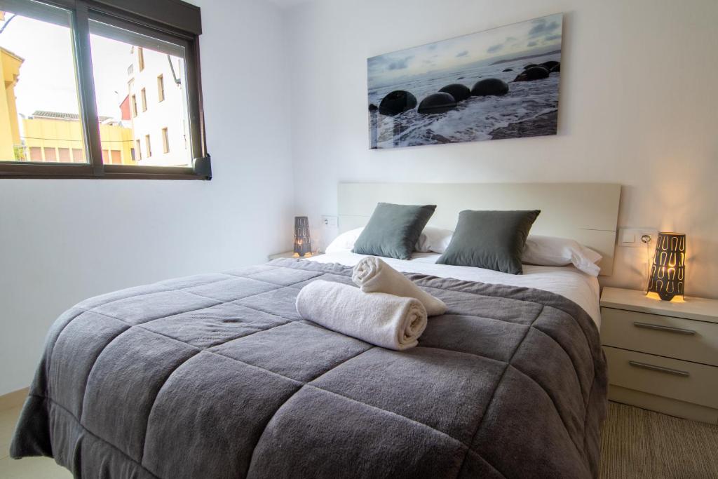 a bedroom with a large bed with two pillows on it at Casa de Los Maestros in Bicorp