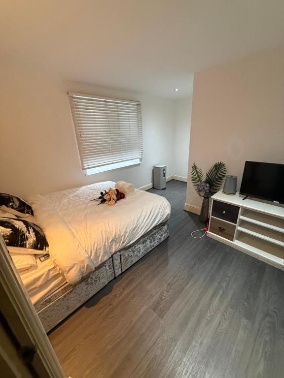 a bedroom with a bed and a flat screen tv at Echelon Executive suite 1 in Bradford
