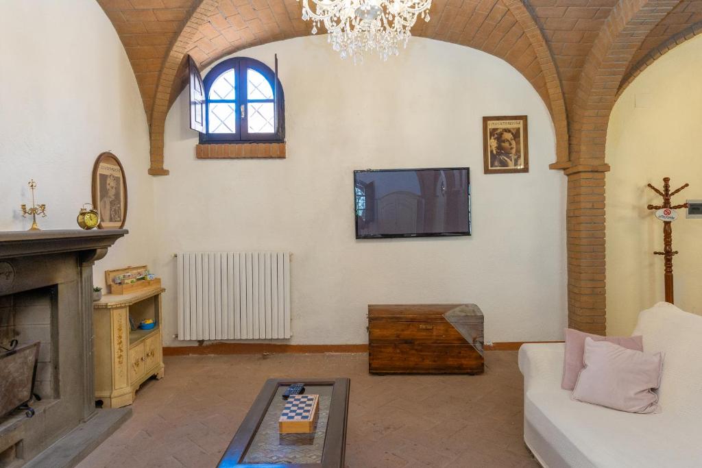 Villa Cresci con piscina Tuscan villa with pool near Sassetta thermal baths & Bolgheri Wine Route