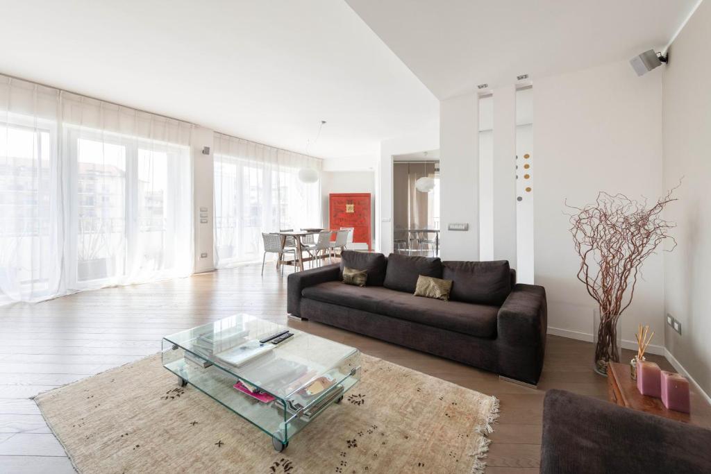 Lush Contemporary Flat, wonderful and wide home with 3 Bedrooms, 6 guests, By HouseinMilano