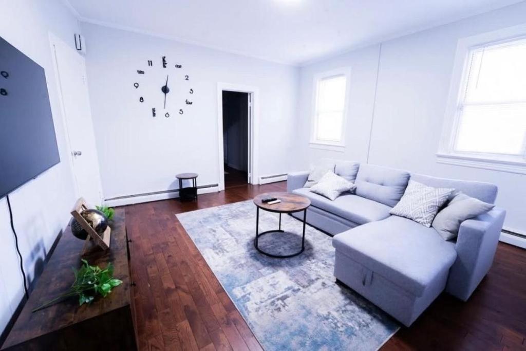Cozy 1BR Apt with Workspace Near Train Station & Downtown - Housity