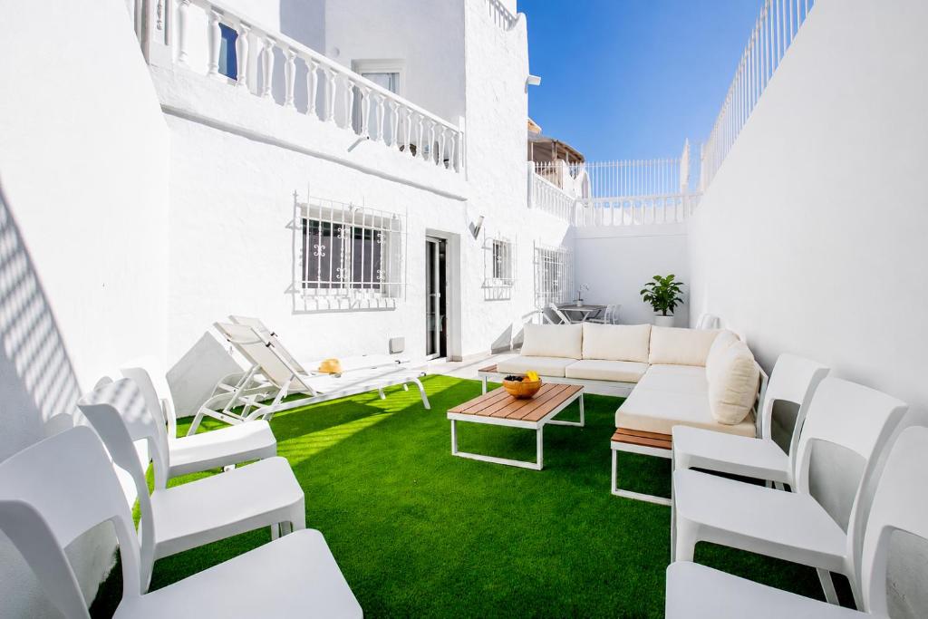 Villa Fiesta Las Americas up to 14 Guests Party Stay