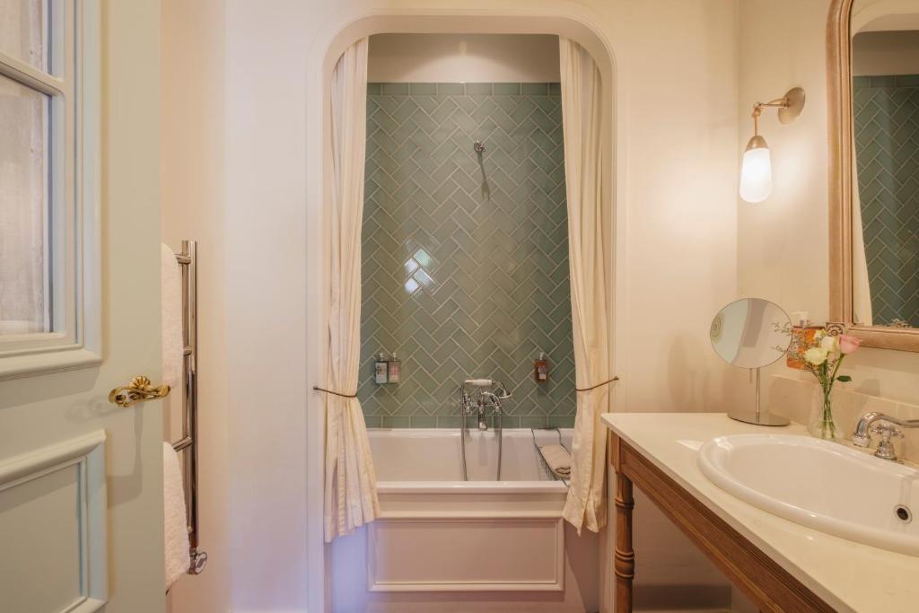 Château de Fonscolombe - Relais & Châteaux photo 3