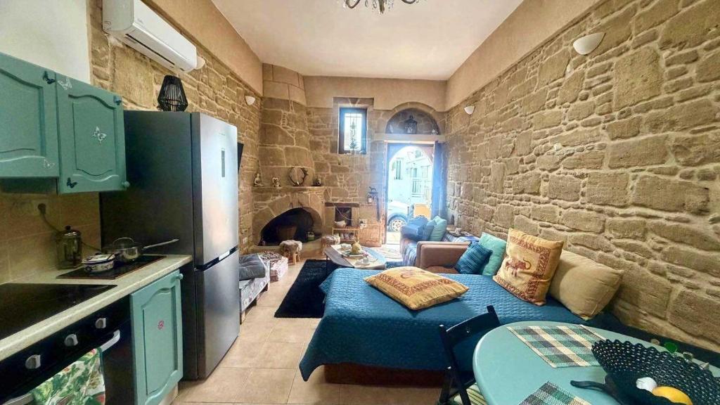 Malonas Stone 2 Bd House