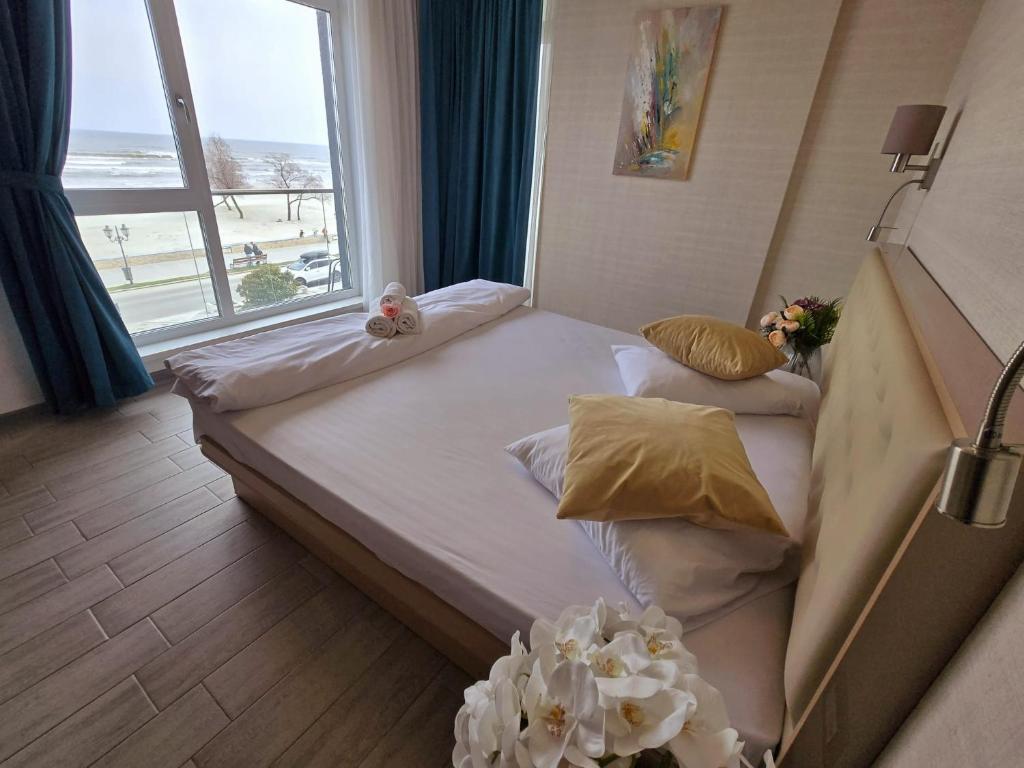 Fabulous Front SeaView 3 Room Apartment - Resort cu Piscina Spa Plaja