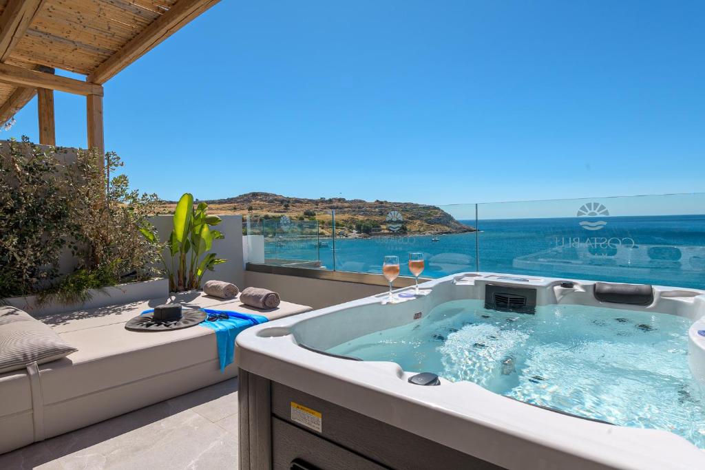 a hot tub with a view of the ocean at Costa Blu Mare in Haraki
