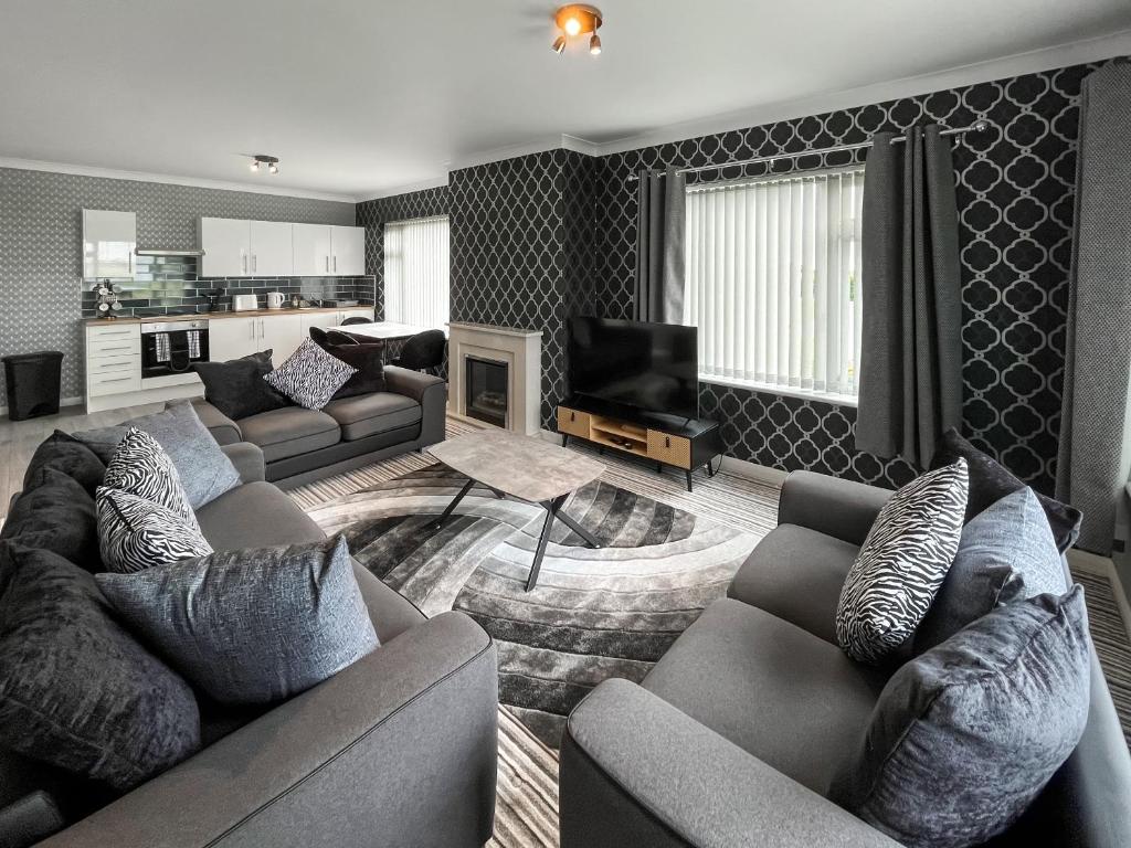 a living room with two couches and a television at Poplar Zareba in Anderby