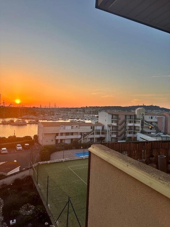 a view of a sunset from the balcony of a building at Appt Cap d'Agde in Agde