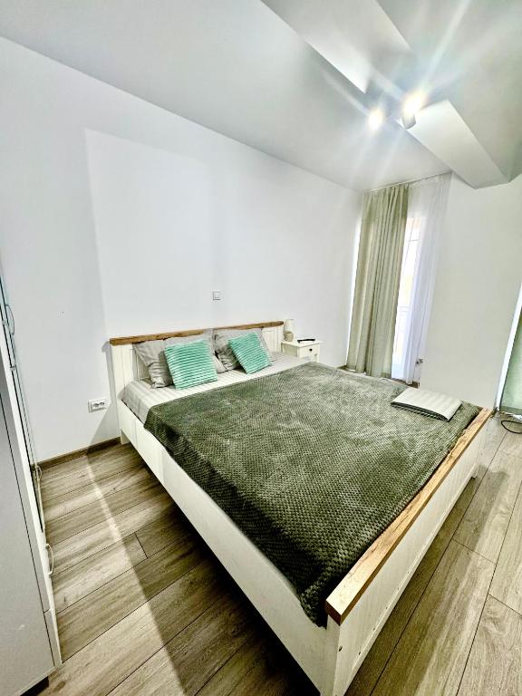 a bedroom with a large bed in a room at David Apart in Otopeni
