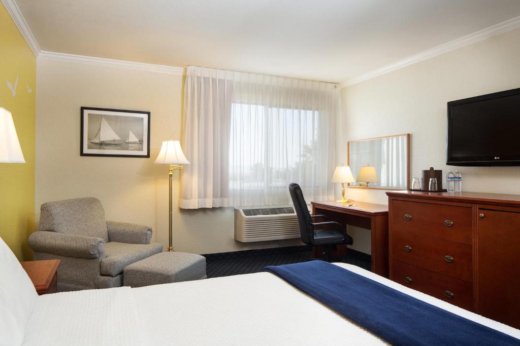 The Marina Inn on San Francisco Bay photo