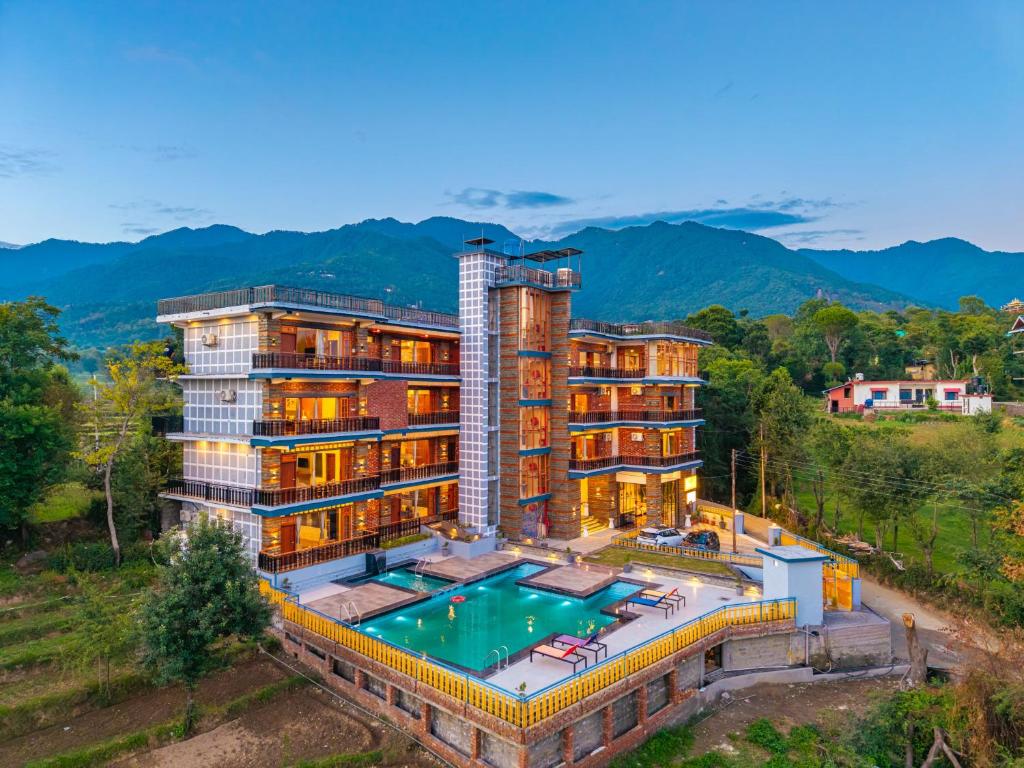 an aerial view of a building with a swimming pool at The Hosteller Bam Bir in Bīr