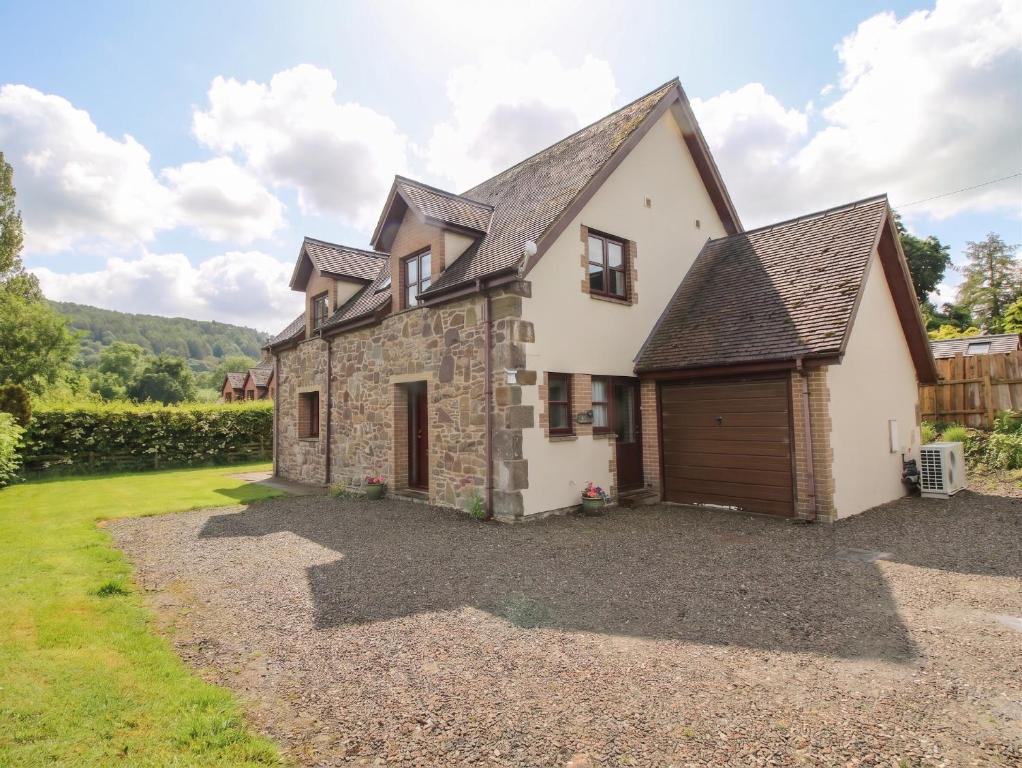 an example of a house with a garage at Byne Brook Cottage in Wistanstow