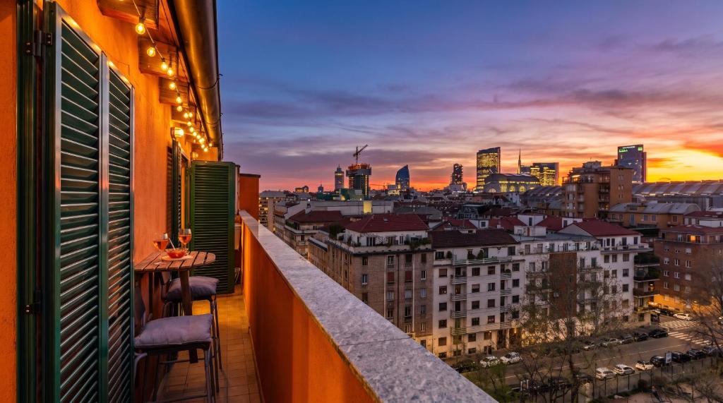 Milan Central, 8th Floor Penthouse with Skyline View