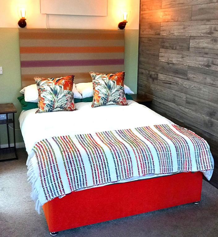 a bedroom with a large white bed with a red headboard at Thistles Studio - Near Newark & Stubton Hall in Claypole