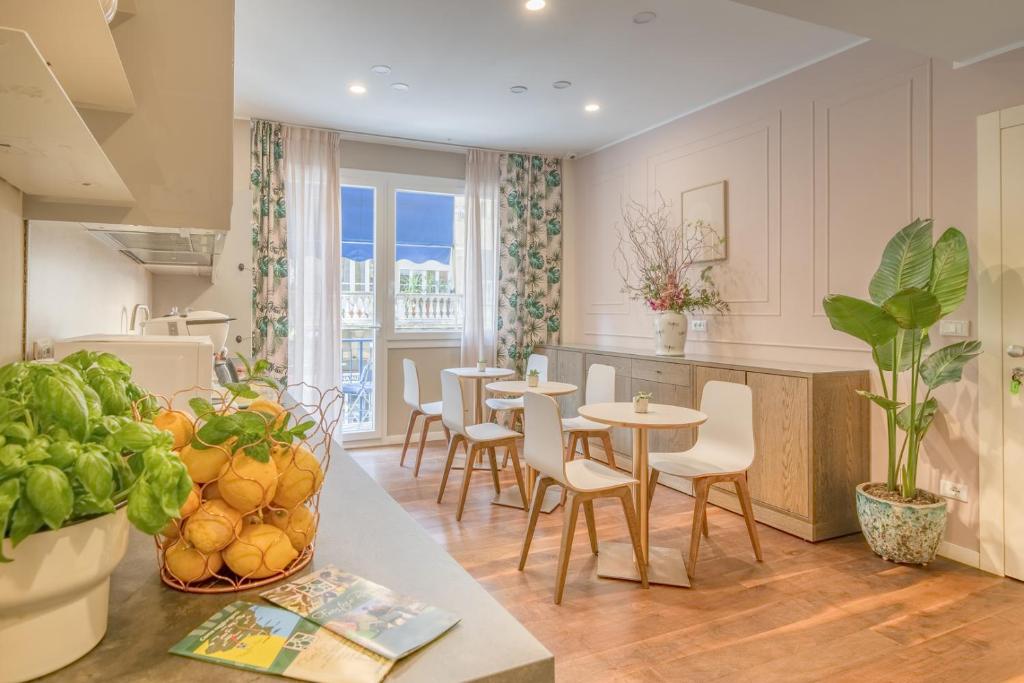 a kitchen and dining room with tables and chairs at B&B H68 in Alassio