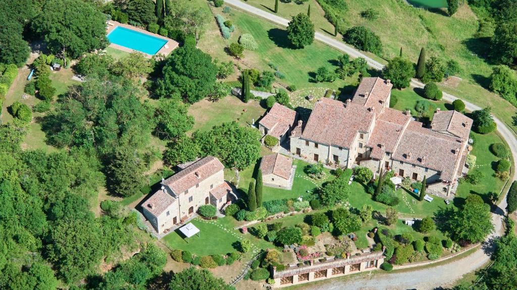 an aerial view of a large estate with a house at Borgo Fastelli in Sarteano