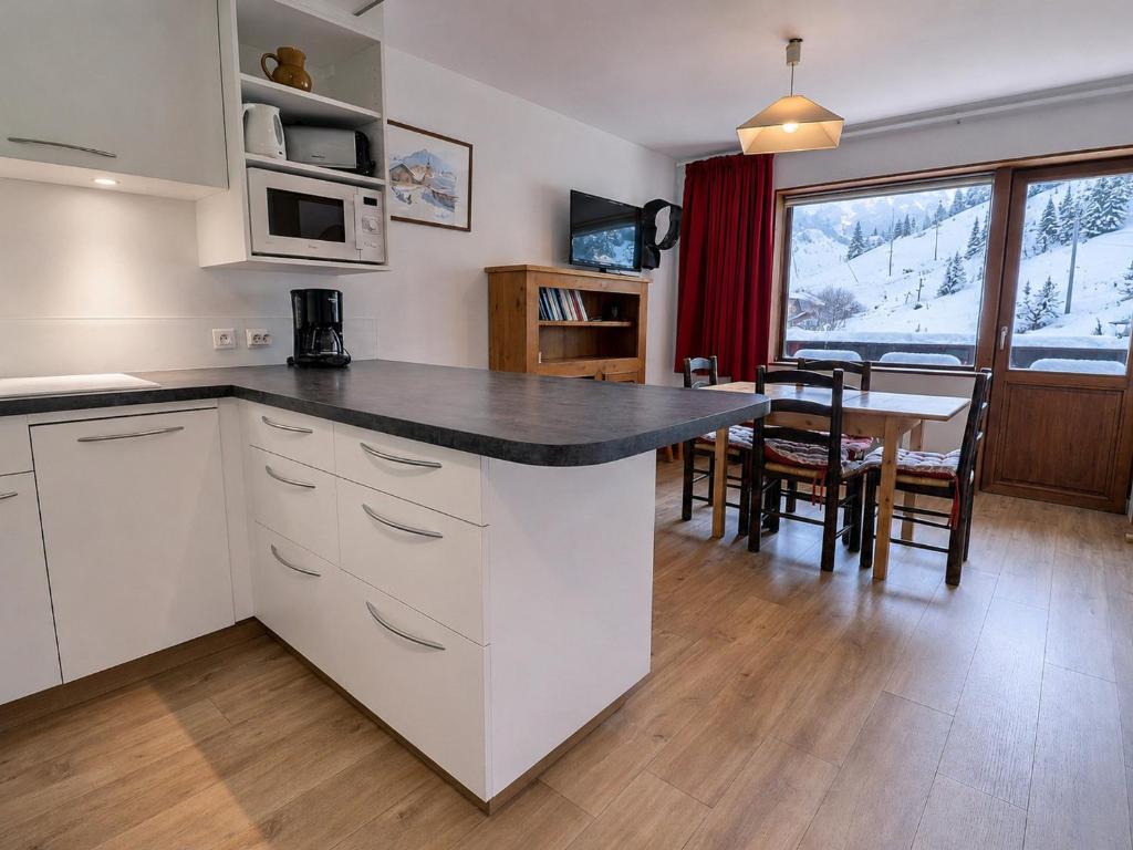 2 Pièces Lumineux sur Pistes, Proche Commerces, Balcon Sud