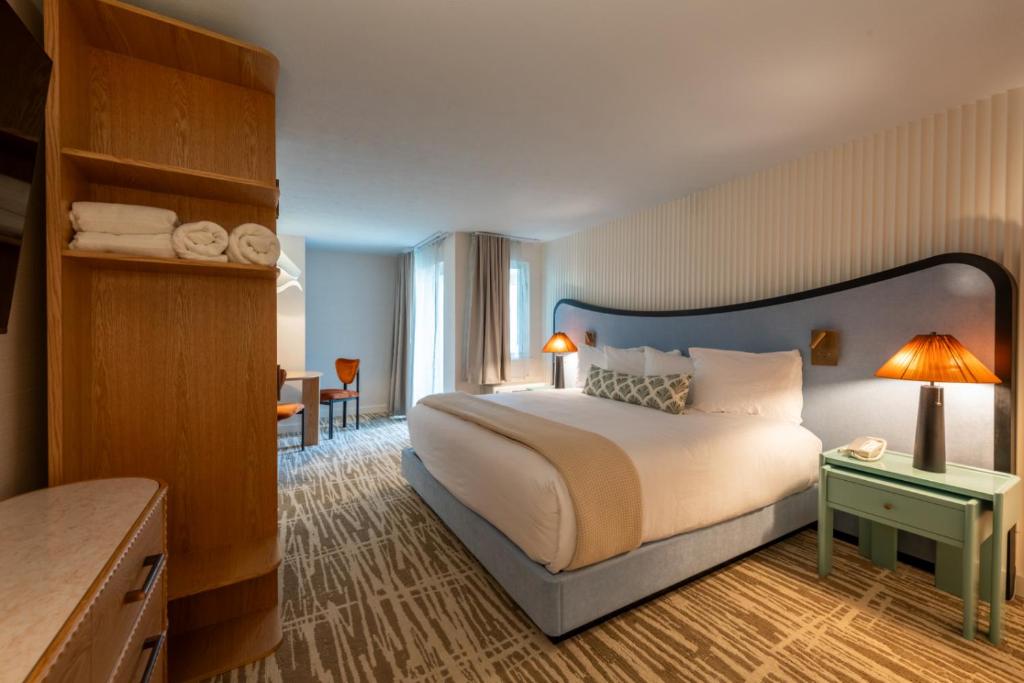 Meadowmere Resort - 