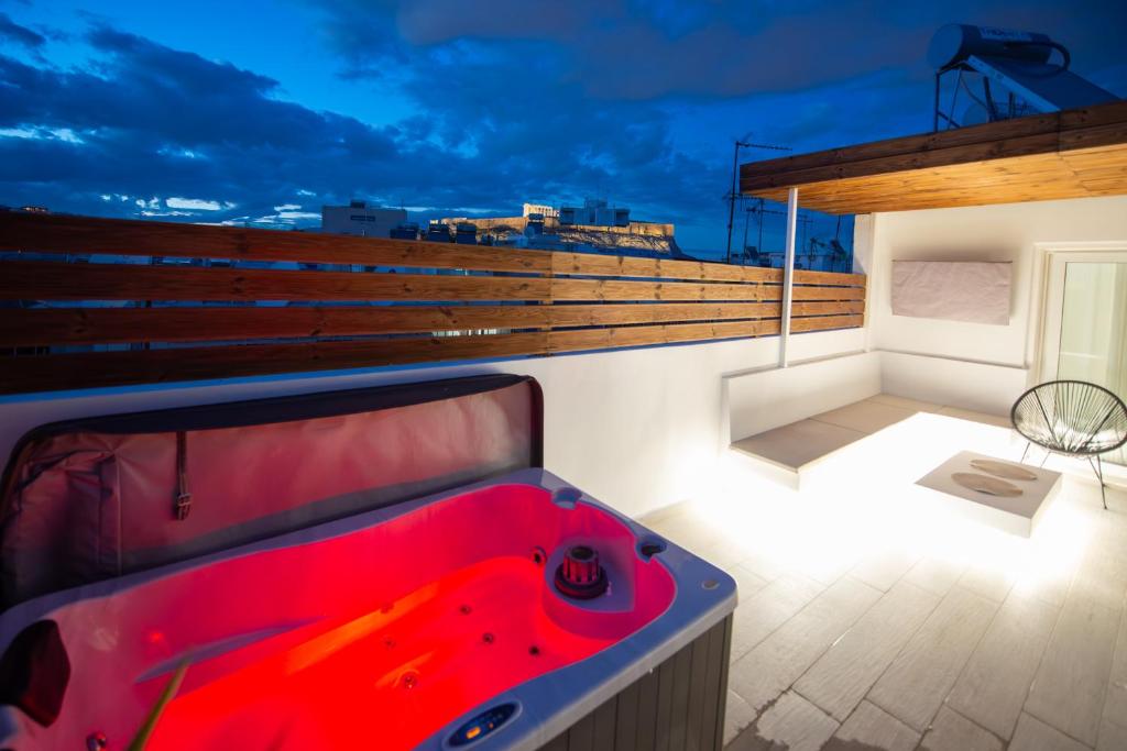 Acropolis area small studio with Hot tub and terrace view