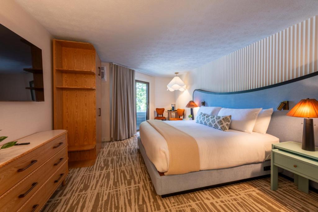 Meadowmere Resort - 