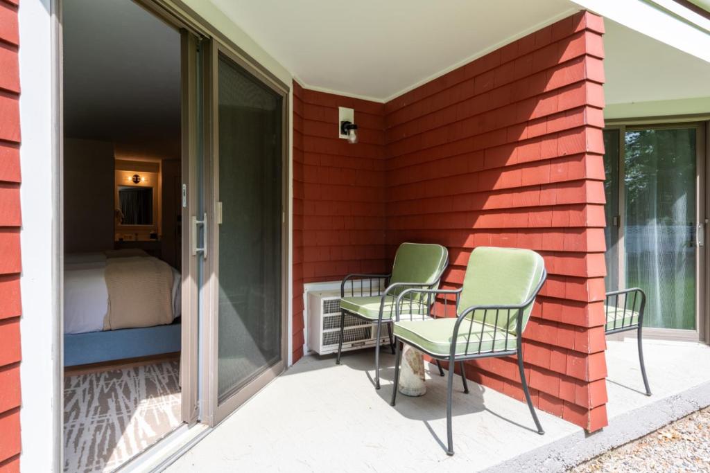 Meadowmere Resort - 