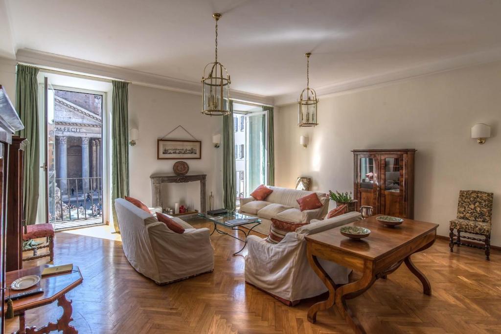 Pantheon Luxury Apartment