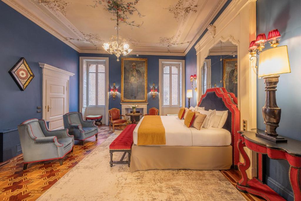 a bedroom with a king sized bed and blue walls at Palazzo Trezza in Verona