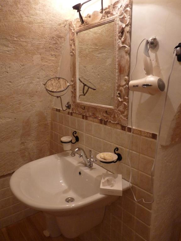 Koupelna v ubytování Hotel Masseria Fortificata Donnaloia