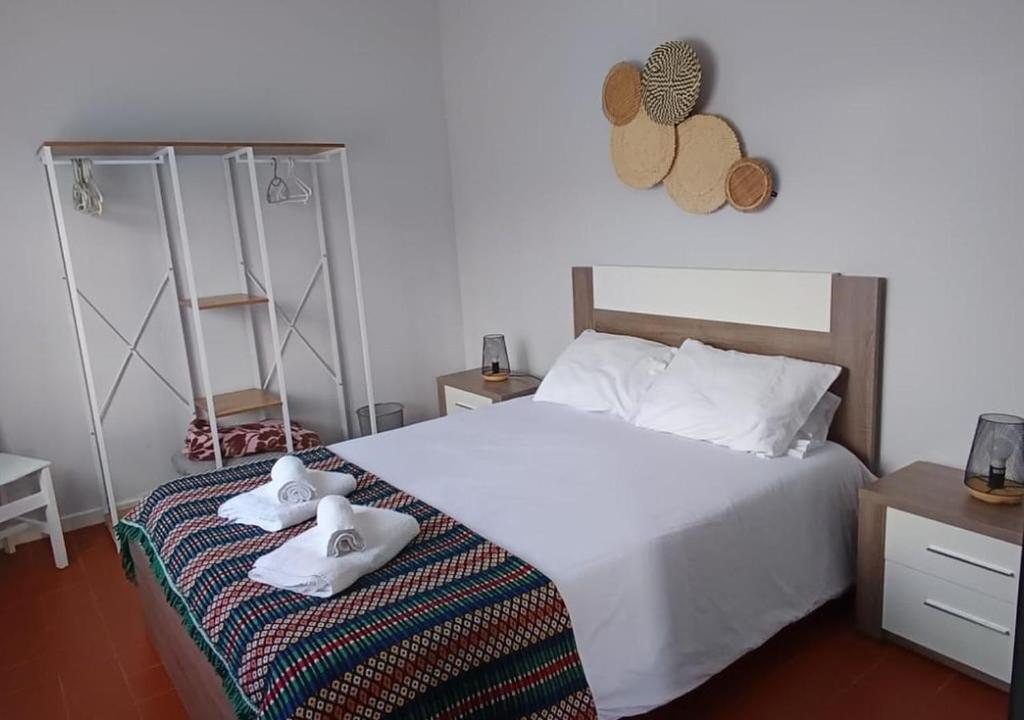 a bedroom with a bed with two towels on it at Villa Visconde in Nordeste
