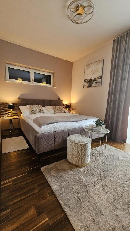 a bedroom with a large bed and a table at Thea Golden Boutique in Wels