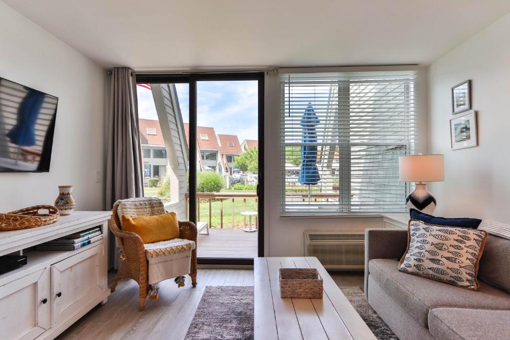 The Surf Club Resort - 